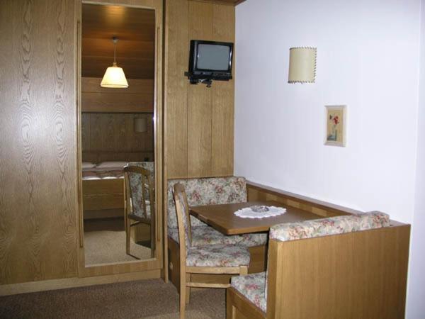 Hotel Garni Soreie Pozza di Fassa Habitación foto