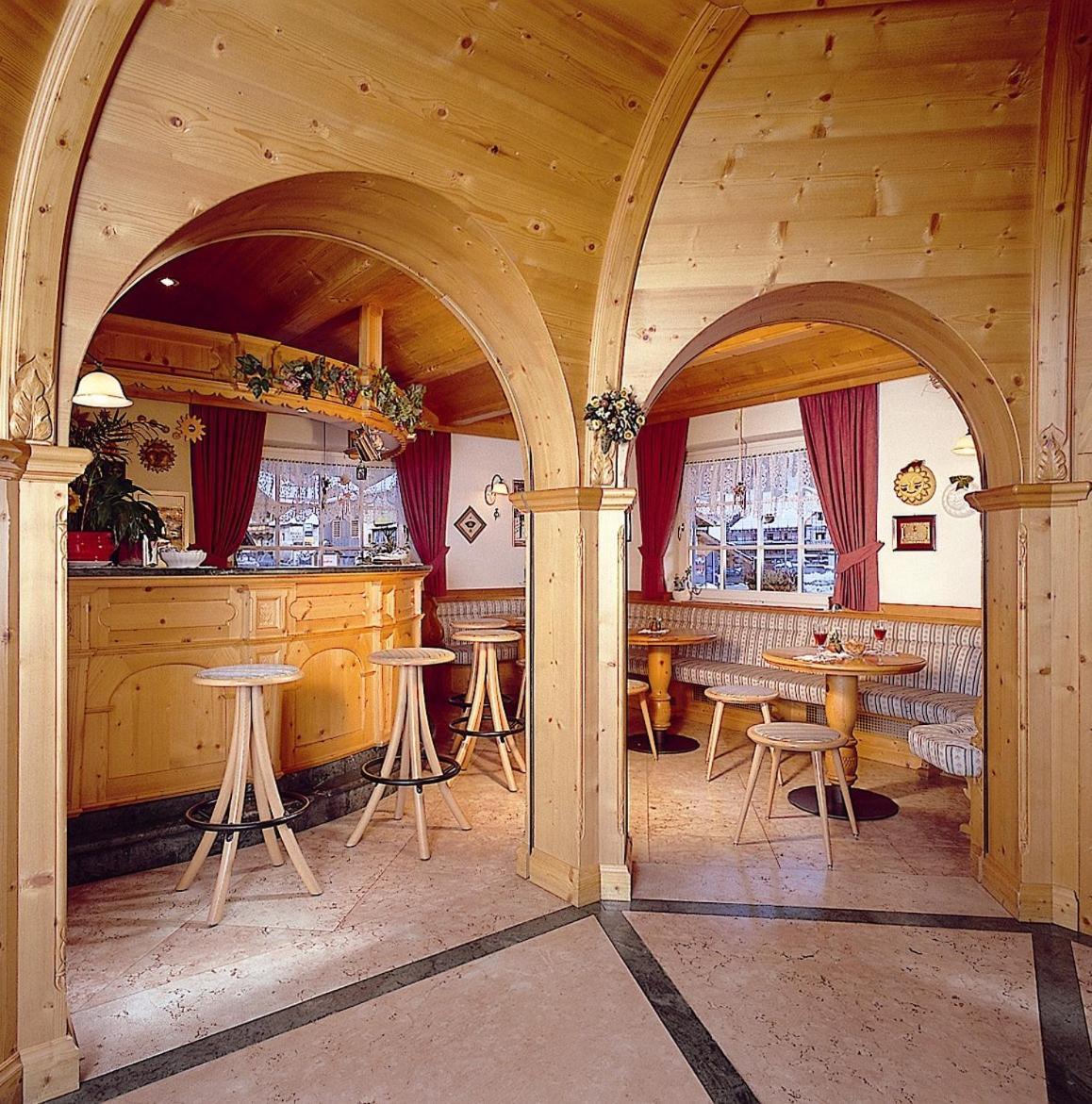 Hotel Garni Soreie Pozza di Fassa Exterior foto