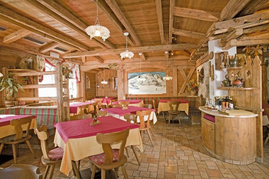 Hotel Garni Soreie Pozza di Fassa Exterior foto