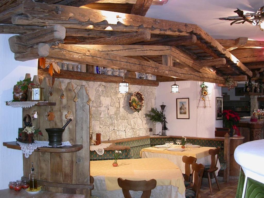 Hotel Garni Soreie Pozza di Fassa Exterior foto